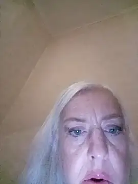 Chat +18 de Julia20X ao vivo