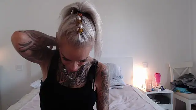 Sophie-Logan-Ink - dildo pussy Öl