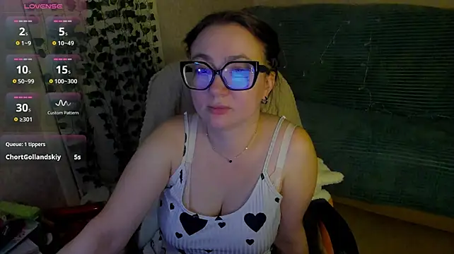 Micky_Wood - topless for 5 minutes