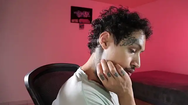 trieone's Live XXX Chat
