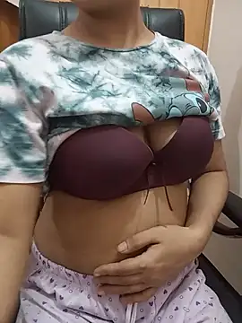 Tanha18 লাইভ XXX চ্যাট