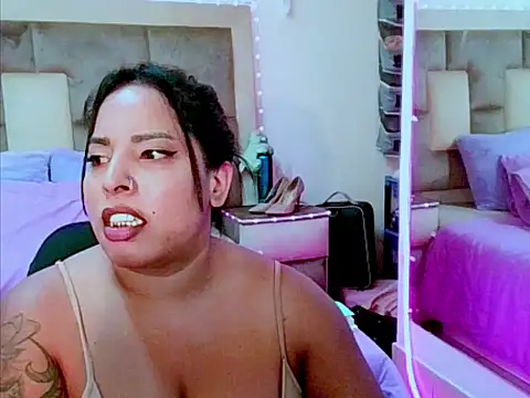 indiantopaz694u Adlı Modelin Canlı XXX Sohbeti