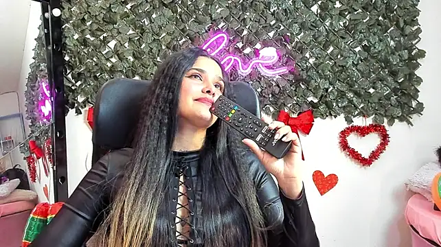 DestinyHills' Live XXX Chat