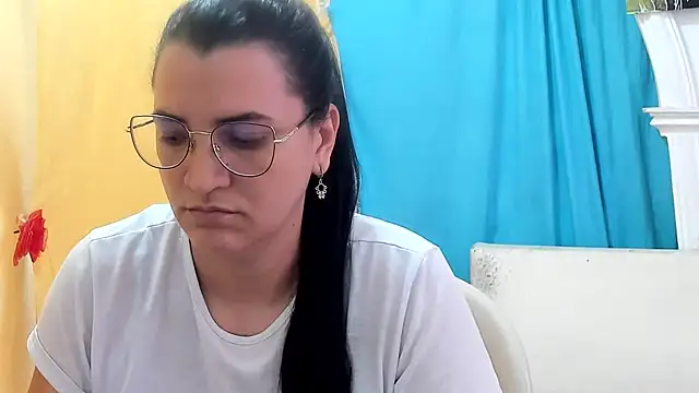 Chat +18 de MARILYN_GARCIA ao vivo