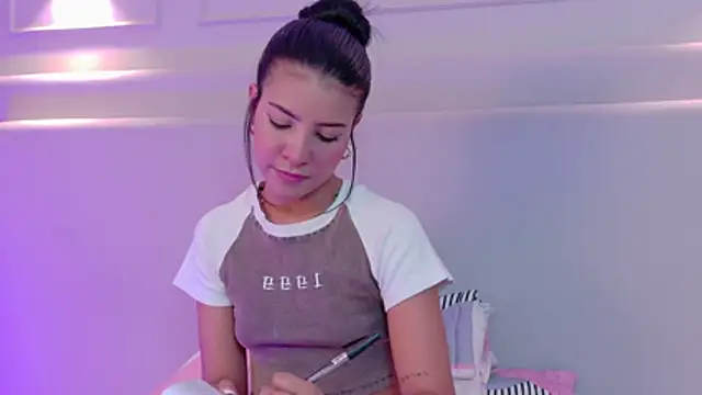 Chat +18 de NaomiKlarc ao vivo
