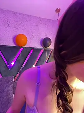 aly_17's Live XXX Chat