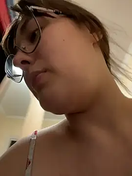 Queen_Monica_ লাইভ XXX চ্যাট