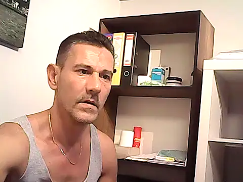 mastercharisma35 Adlı Modelin Canlı XXX Sohbeti