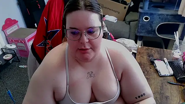 Chat +18 de BBW-QUEENIE ao vivo