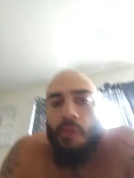 Bustinnuts69 élő XXX-chatje