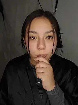 EmilyRoy77 Live XXX-Chat