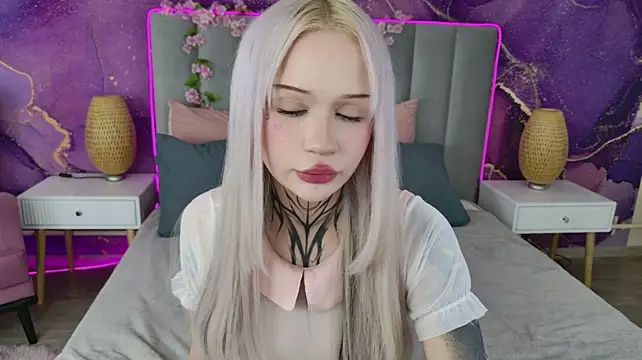 CloudyUniasia Chat XXX in diretta