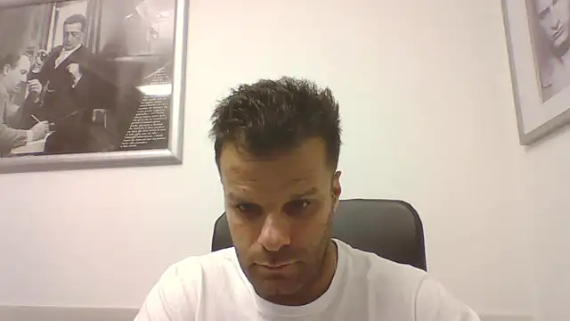 XXX chat uživo modela FROCETTO93