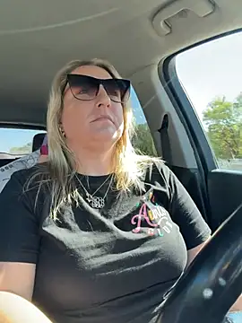 sweetkacibaby élő XXX-chatje