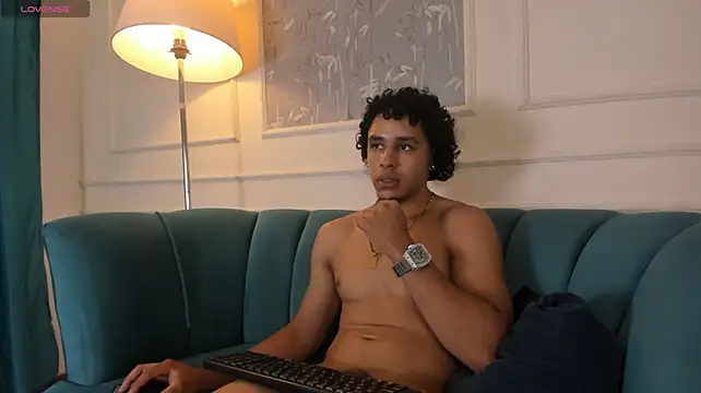Chatroom XXX en direct de Adrian_voltt