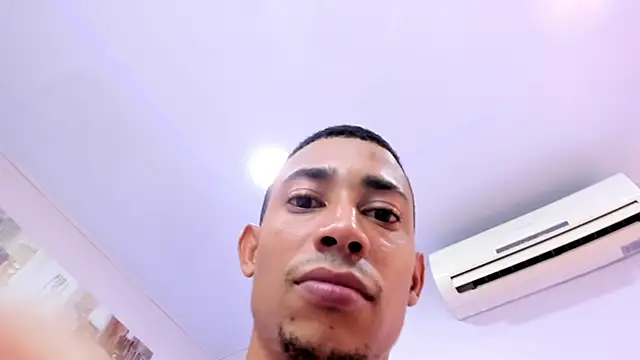 XXX chat uživo modela Radly_Andrew