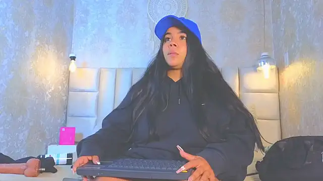 Chat +18 de EmilyQueen3x ao vivo
