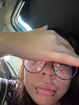 צ'אט XXX בשידור חי של moan4mona