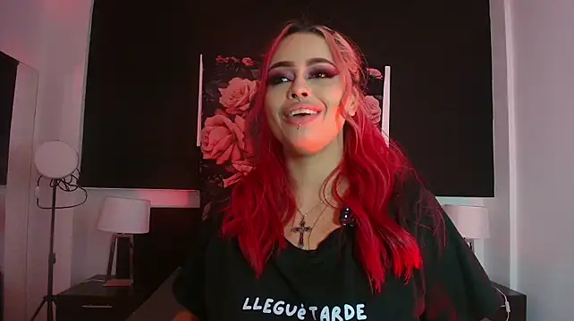 EvaaFoxxy1 Adlı Modelin Canlı XXX Sohbeti