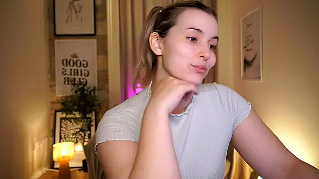 ShyHotNerd Chat XXX in diretta