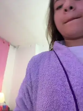 Chat +18 de Angela-Diaz ao vivo