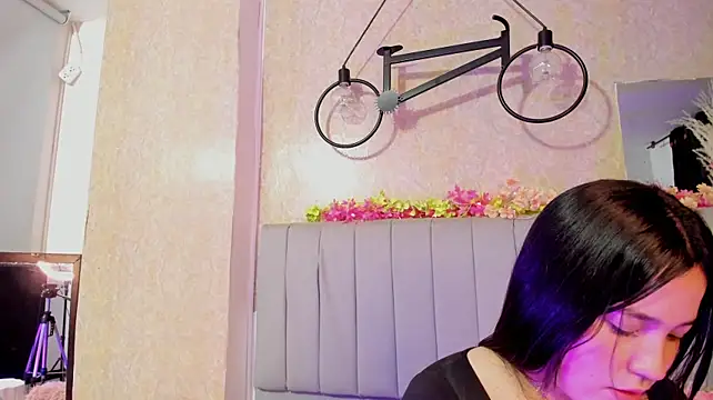 Chat +18 de Julieth_Caandy ao vivo