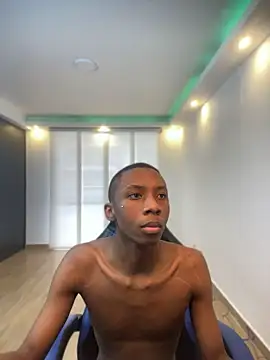 milo018 Live XXX Chat