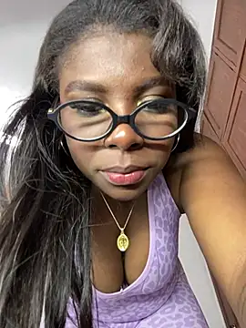 Chatroom XXX en direct de LoveQueen2