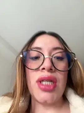 valery_mora Adlı Modelin Canlı XXX Sohbeti