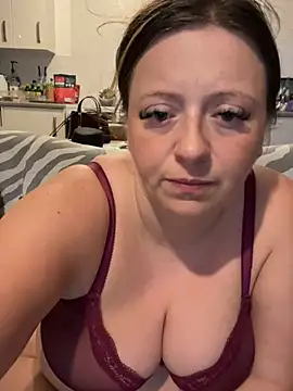 Chat +18 de Poppyshaw_ ao vivo