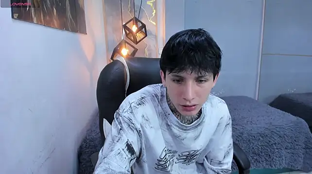 צ'אט XXX בשידור חי של Cry_thereal
