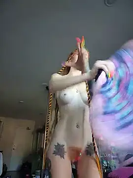 LucidLucyのライブXXXチャット