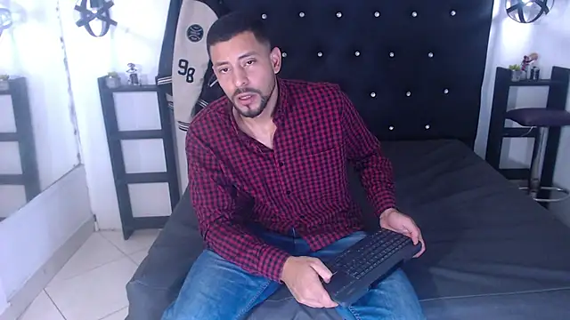 Chat +18 de Cris_LaCobra_ ao vivo