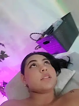AlinnaRosee_のライブXXXチャット