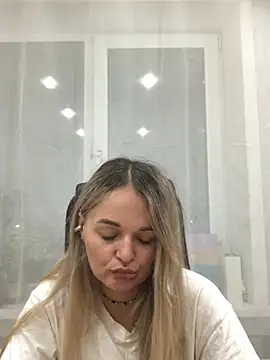 Seralunee Adlı Modelin Canlı XXX Sohbeti