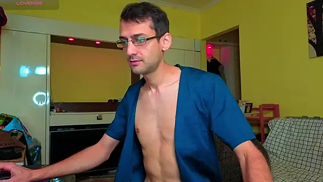 Show modela HungEddy na web-kameri