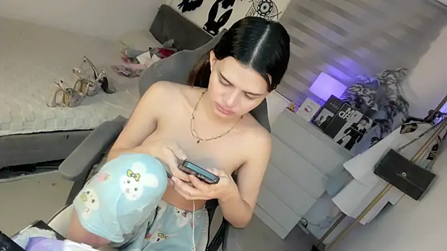 tstoni_talks' Live XXX Chat