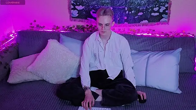 แชท XXX สดของ Midnight_gospell