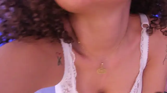 Chat +18 de ElviraHancock_ ao vivo