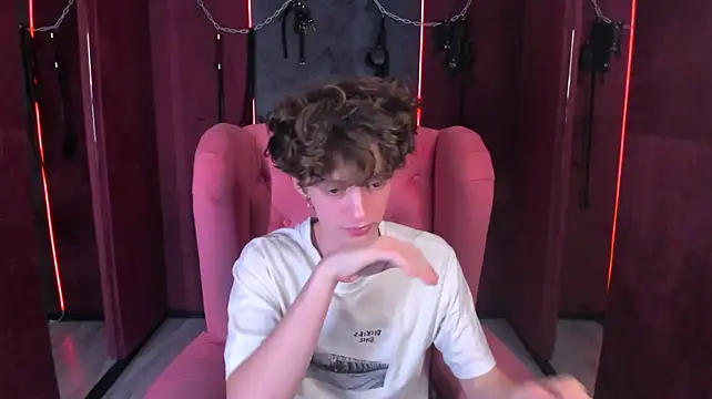 צ'אט XXX בשידור חי של LukeSweet