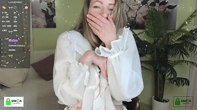 XXX chat uživo modela Queenymel
