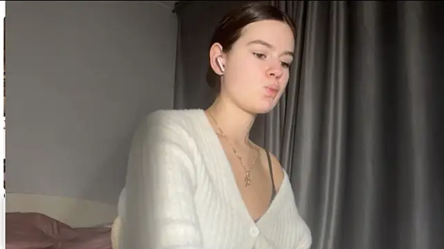 Chat +18 de UrsulaBrauning ao vivo