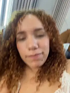 Chat +18 de LunaVal_ ao vivo