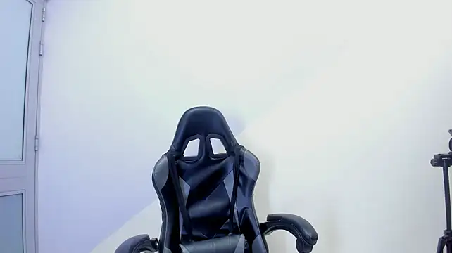 Chat +18 de miaa_monroyy ao vivo
