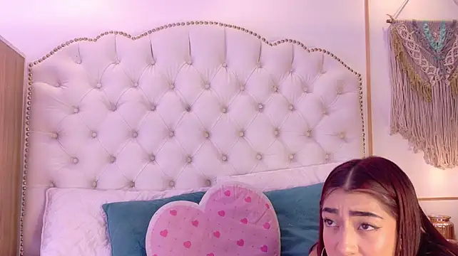 AriaStonne XXX чат на живо