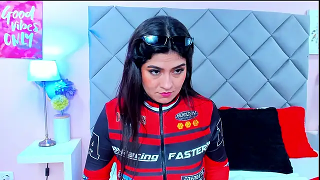 NahomyAdams Chat XXX in diretta