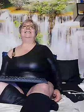 QueenPammy1 Adlı Modelin Canlı XXX Sohbeti