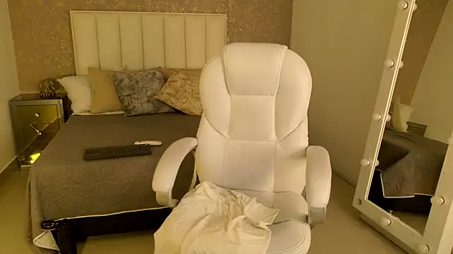 JordanMiller_ লাইভ XXX চ্যাট