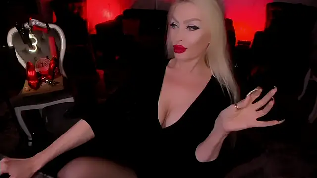 FinDomGod's Live XXX Chat