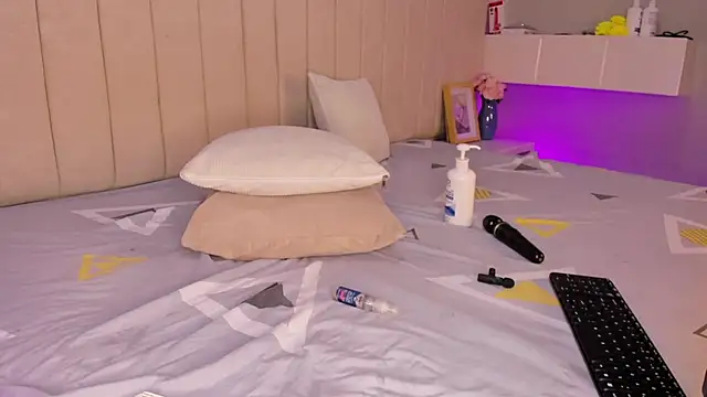 Littleolivia_'s Live XXX Chat